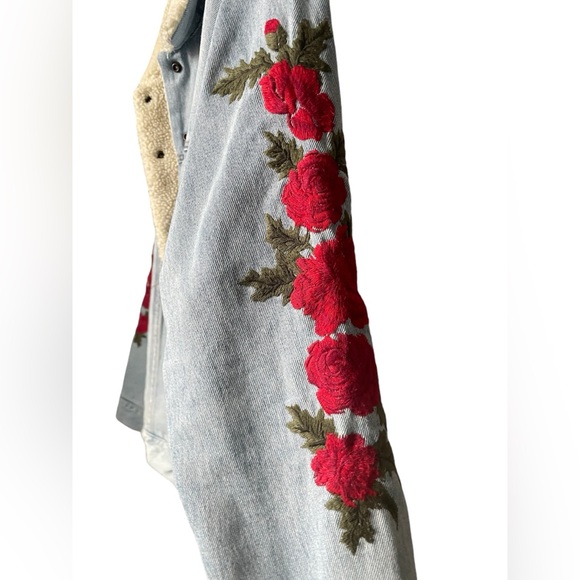 Levi’s ex-boyfriend rose embroidered Jean jacket - Picture 3 of 7